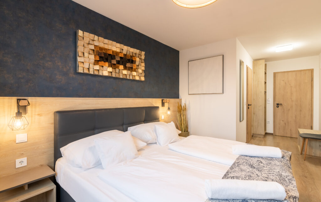 CAMERĂ DE HOTEL STANDARD Cu pat dublu Pentru cupluri și oaspeți singuri Hegyeshalom